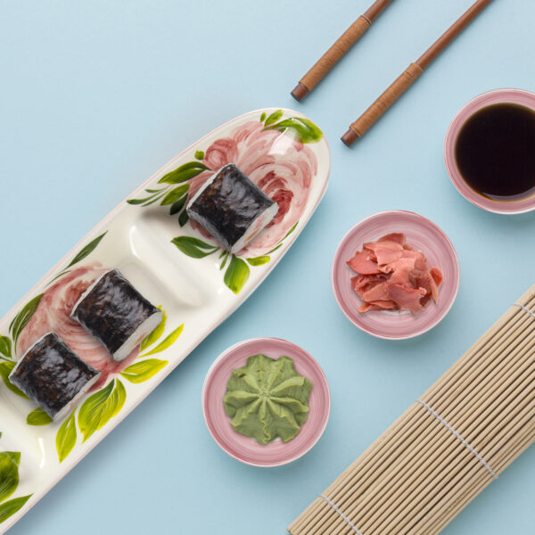 Appetiser tray with roses