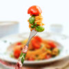 forchetta-da-tavola-rose-ambientata Fork with roses
