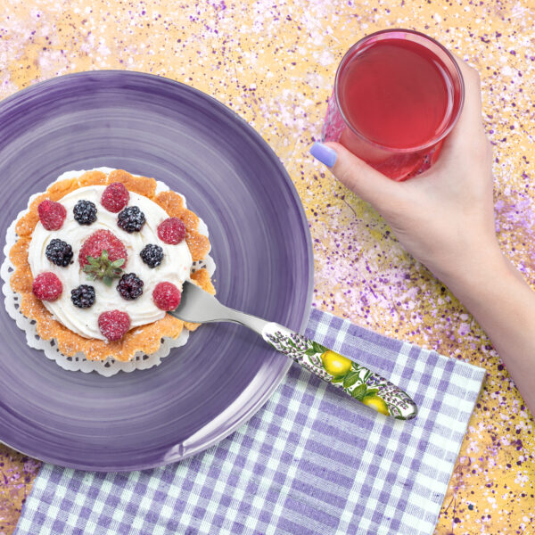 forchetta-dolce-limoni-lavanda-ambientata Dessert fork with lemons and lavender