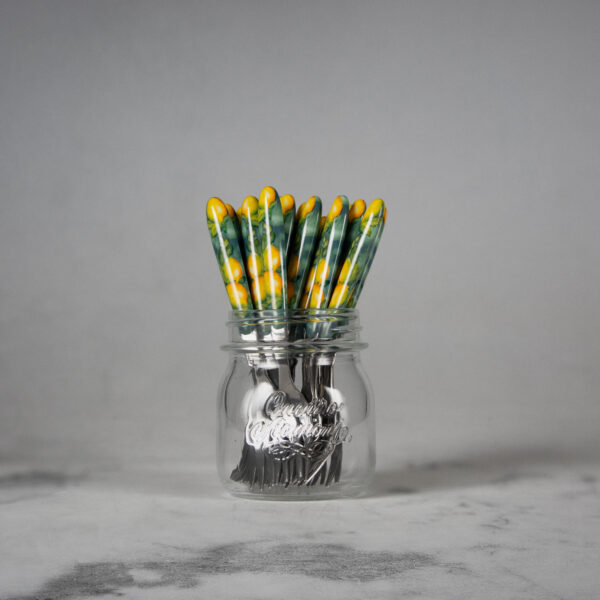 Dessert fork with lemons