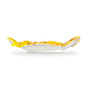 Yellow daisy table centrepiece