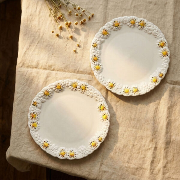 Plate with daisies