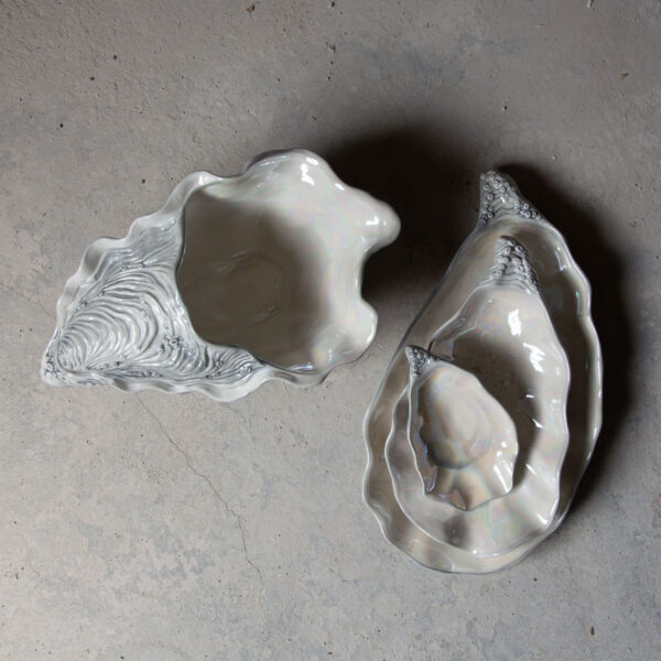 ostrica-madreperla-portachampagne-fondocemento Oyster mother-of-pearl champagne holder