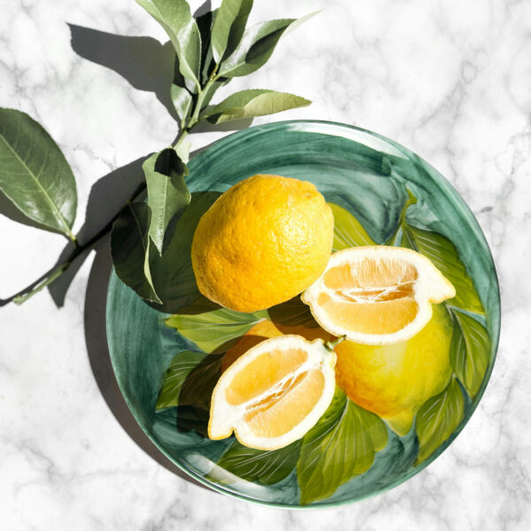Dessert plate with lemons