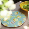 sottopiatto-citrus-azzurro-ambientata Light blue Citrus charger plate